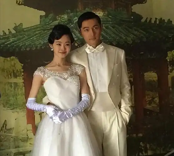 体坛体育●●前言●●原本作为"旗袍女神"的宋轶,充满优雅的气质与