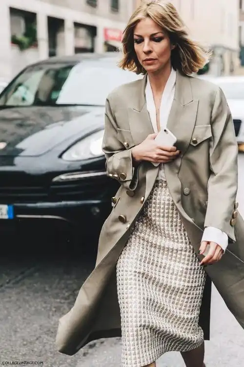 四川省服装(服饰)协会 - 外套里面别穿打底衫了,2021春天流行这么穿!