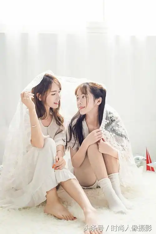 人像:搞怪的闺蜜二人组照