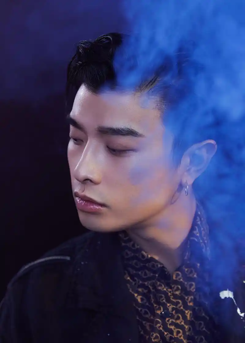 我在家吃很少练很多虽然效果一般但我真的是为了可以