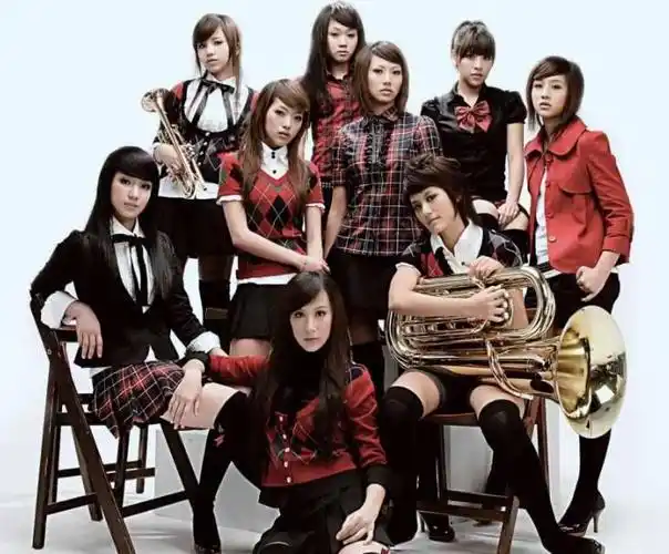 两人同是黑涩会美眉的成员,如今一人成为微商,一人成为天王嫂