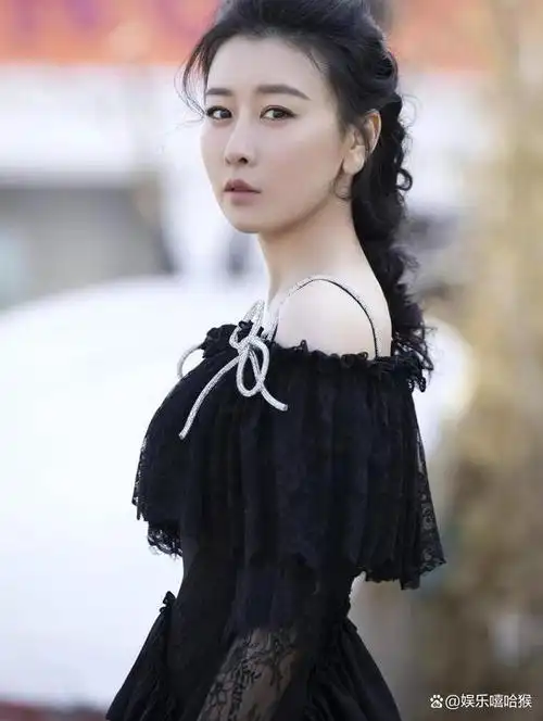 这个女演员,纤腰翘臀堪称圈内第一尤物,却取了个男人名字