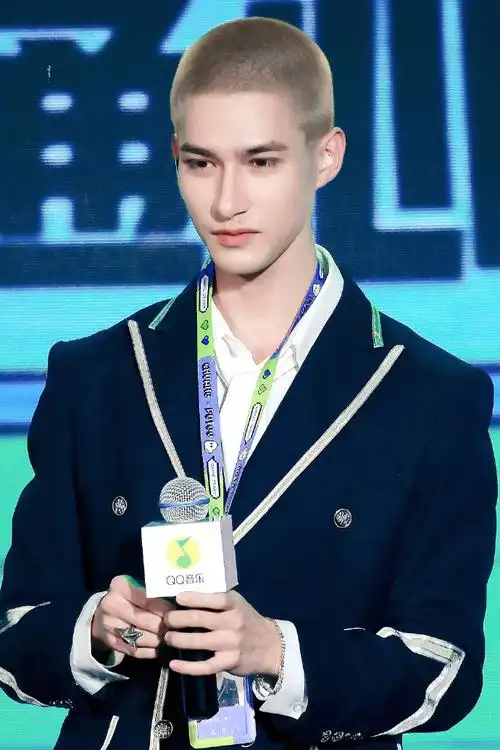 纯甄为米卡撑腰