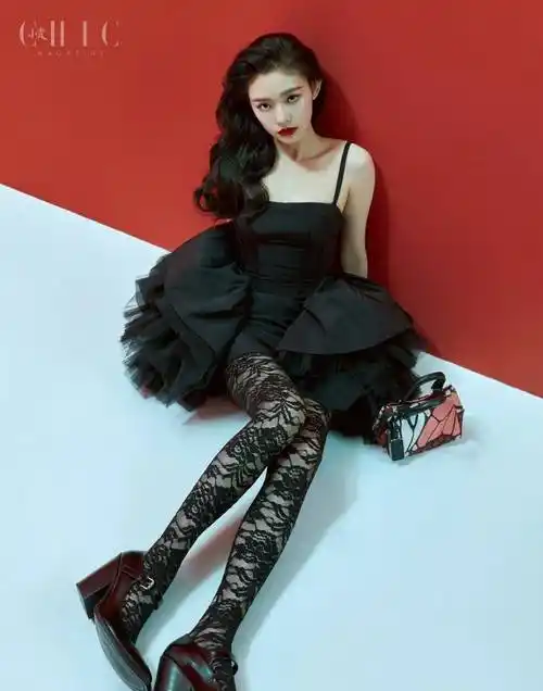 林允:与时间并行_角色_生活节奏_连衣裙