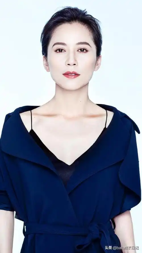 真正有气质的女明星我觉得是俞飞鸿,俞飞鸿虽然在娱乐圈中五官不算