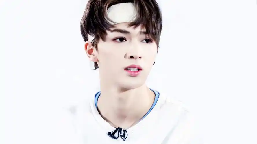 朱正廷帅气图片高清电脑桌面壁纸