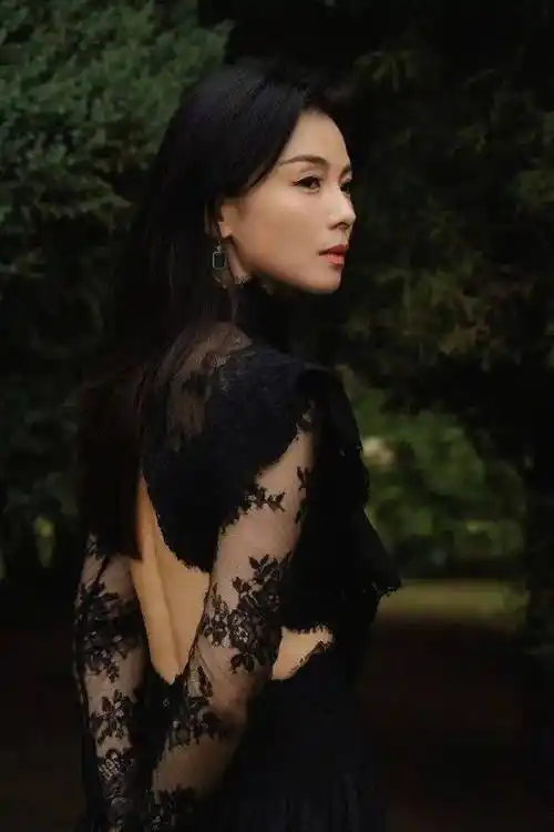 刘涛黑白双煞 透视露背超迷人_健身_黑色_庄园