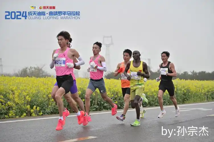 甘肃省体校学生桑吉东知在2024云南曲靖罗平马拉松比赛中获得冠军_