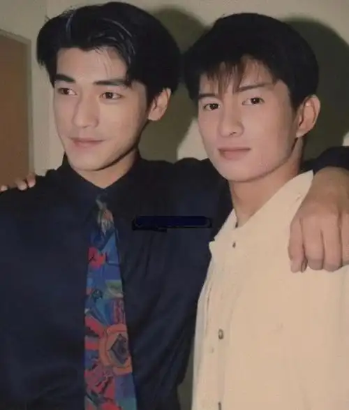 谁说吴奇隆配不上刘诗诗?看看他年轻时旧照,那时候比金城武还帅