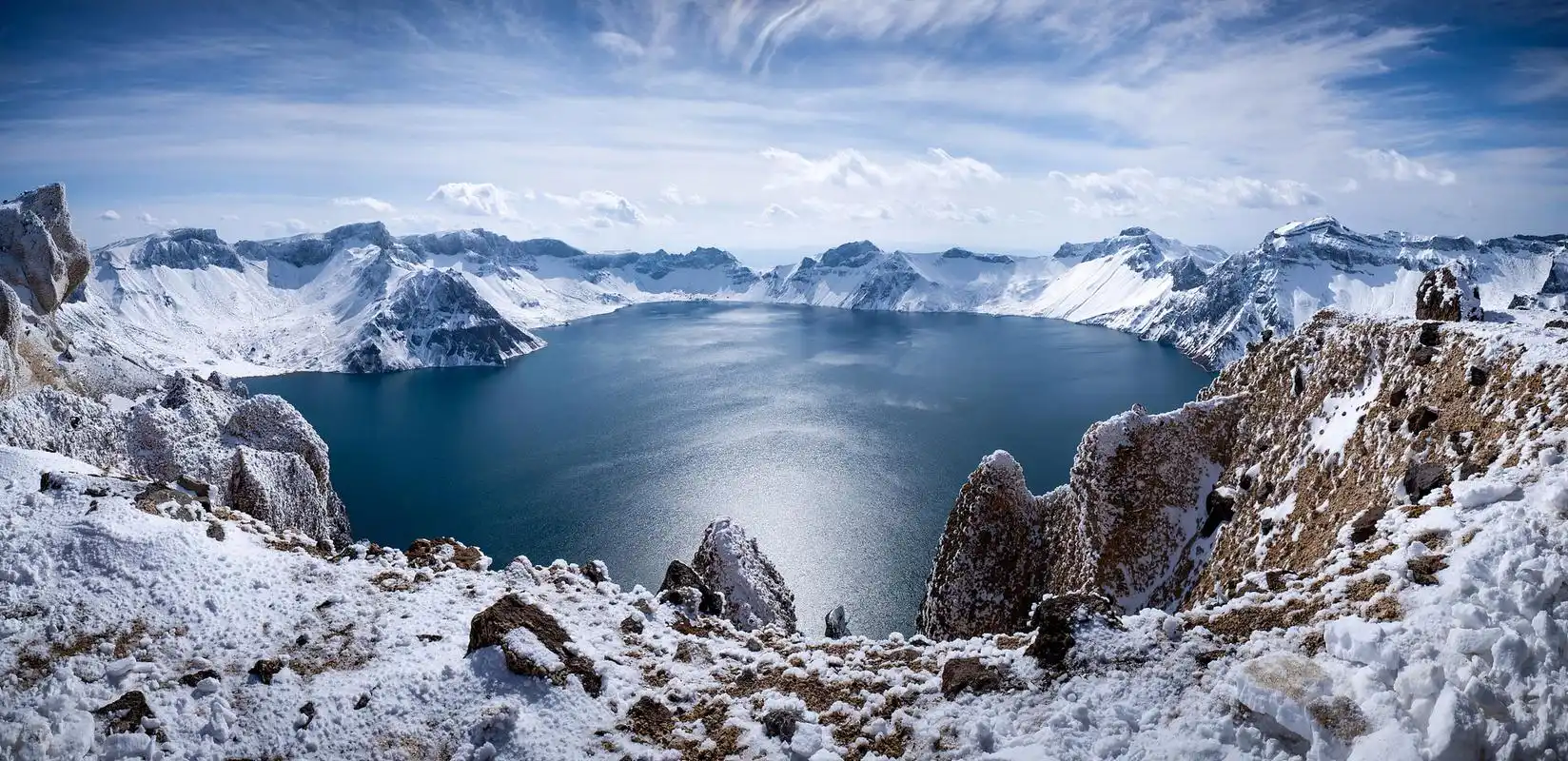 直接告诉你吧,长白山的主峰——天池周围的白云峰,海拔可是高达2691米