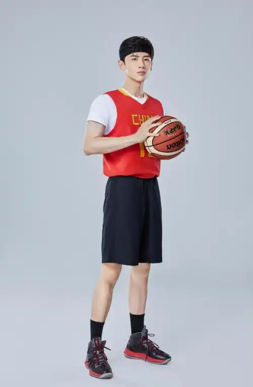 点击就看篮球帅哥高清大片 从漫画里走出来的白敬亭