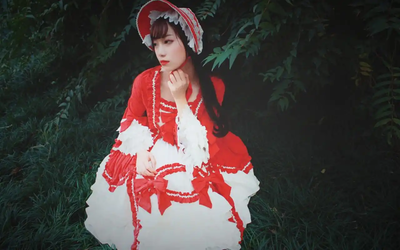 红衣美女复古宫廷风写真图片电脑壁纸