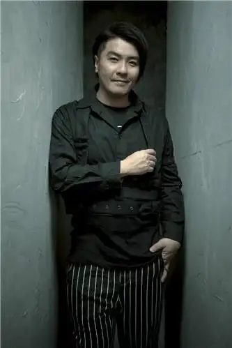 阿杜变身"晒儿狂魔" 微博频发与萌娃幸福合照