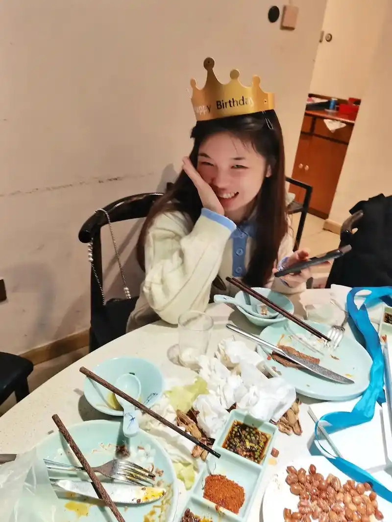 搬砖小姐姐,#祝两位美女生日快乐 ,有你二姨陪你一起过哟,# - 抖音