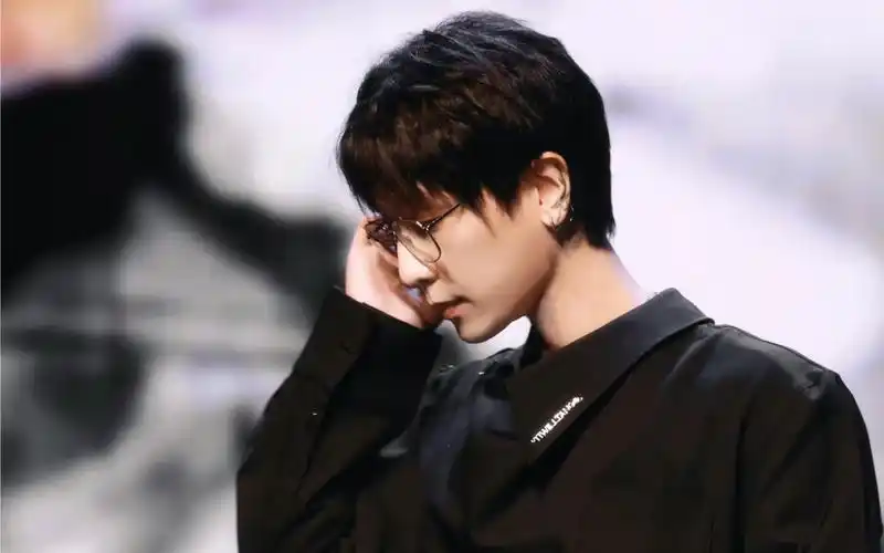 景向谁依《上等故事多以悲剧结局》,"誓言说一遍就记得,遗忘却要大费