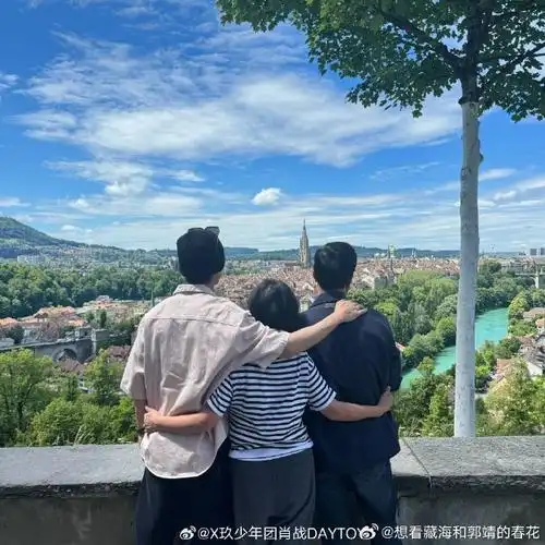 肖战超话#肖战家庭氛围#xz#日常见肖战#看到全家福心软软,全世界最好