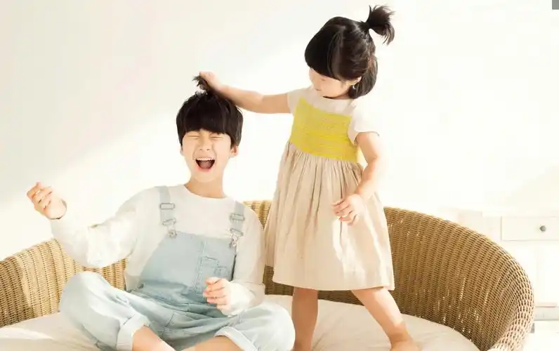 张亮一家四口就他最丑(感觉哥哥比爸爸还要暖心宠妹妹程度完全不输