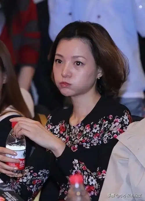 董卿素颜抽烟照片真实,央视美女董卿如今的生活状况如何