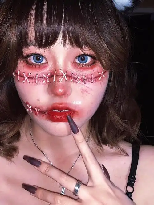 万圣节妆容鬼娃娃