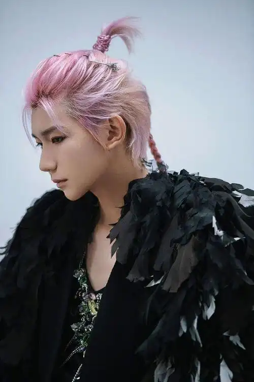 王源头发染了七个半小时