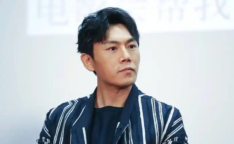 秦昊和大10岁的分手女人伊能静结婚,他是靠女人才走到今天吗?_张东升_