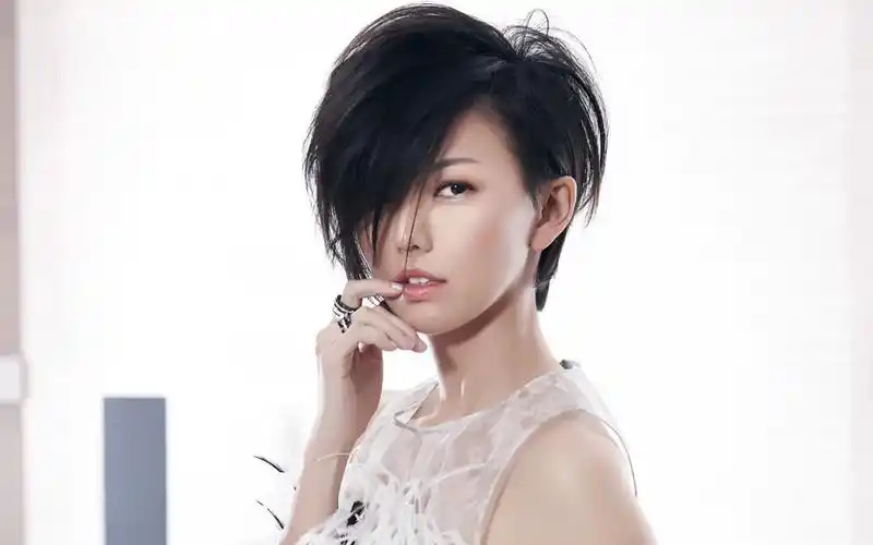 女歌手孙燕姿桌面壁纸-美女壁纸-高清美女图片-第6图-娟娟壁纸