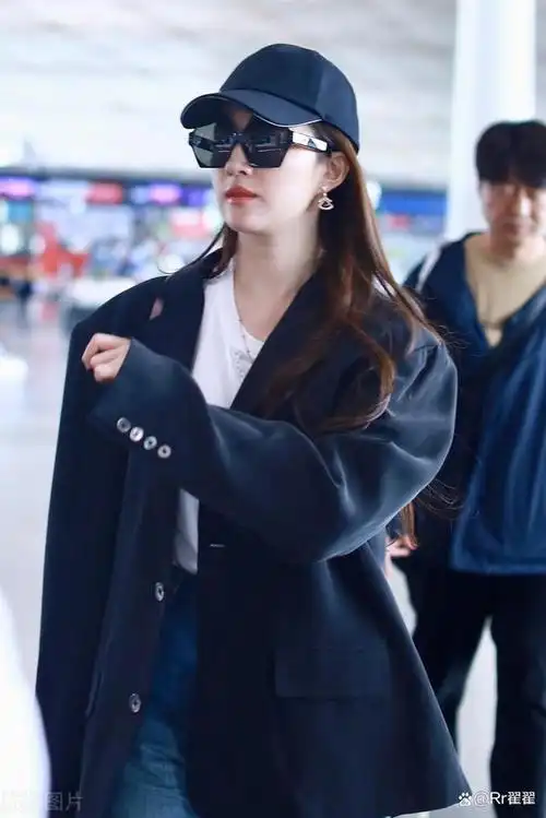 刘亦菲机场照,网友表白!