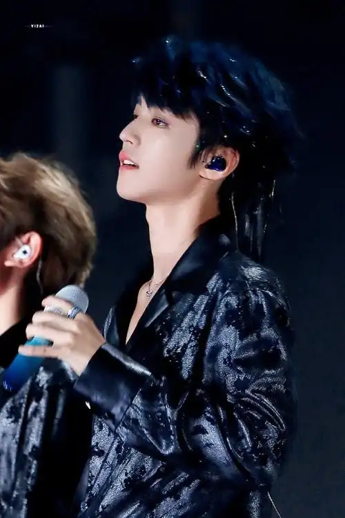 王俊凯超话#王俊凯新歌回望#谁家的乖猫猫吐舌头@tfboys-王俊凯回望