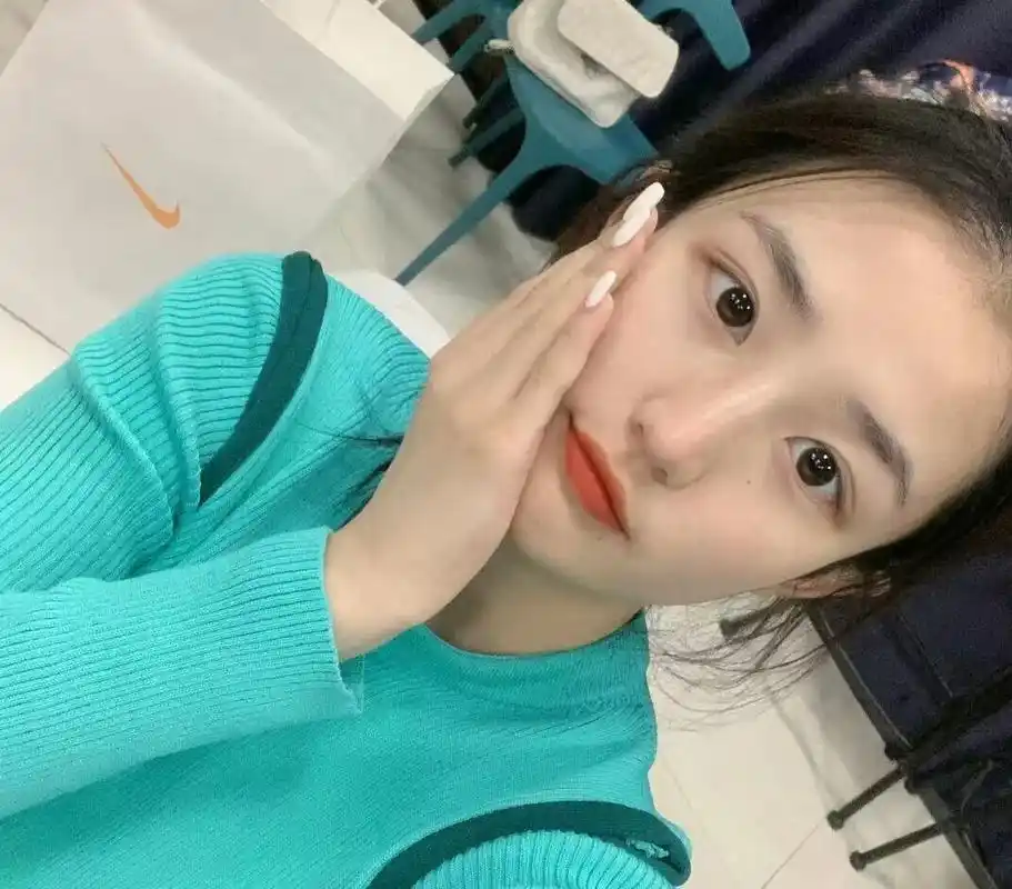 大学一直素颜的女生,心里怎么想的?