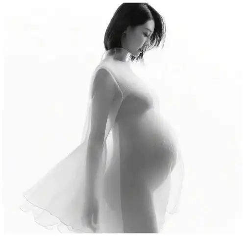 女明星怀孕只胖肚子,林心如苗苗还好,看到伊能静:真是秀儿