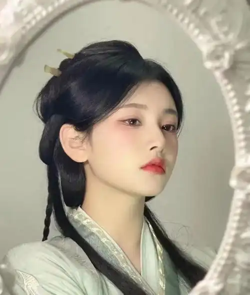 少女风我们这里说的"披发",并不是像现代古装剧里那种披头散发的发型