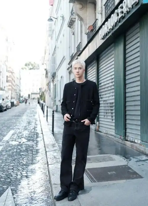 王一博白金狼尾街拍