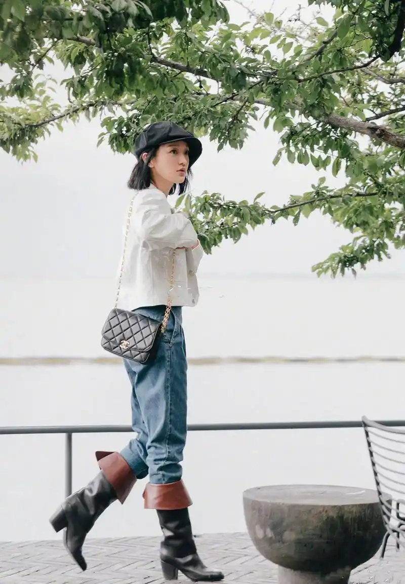 周迅衣服品味真好,穿针织衫搭配黄褐色西装裤颜色超高级,美呆了