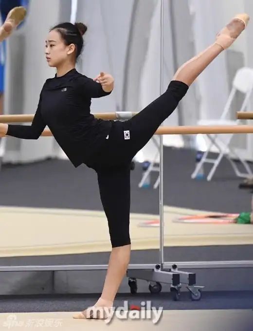 组图:韩国体操一姐孙妍在训练 劈叉备战奥运会_高清图集_新浪网