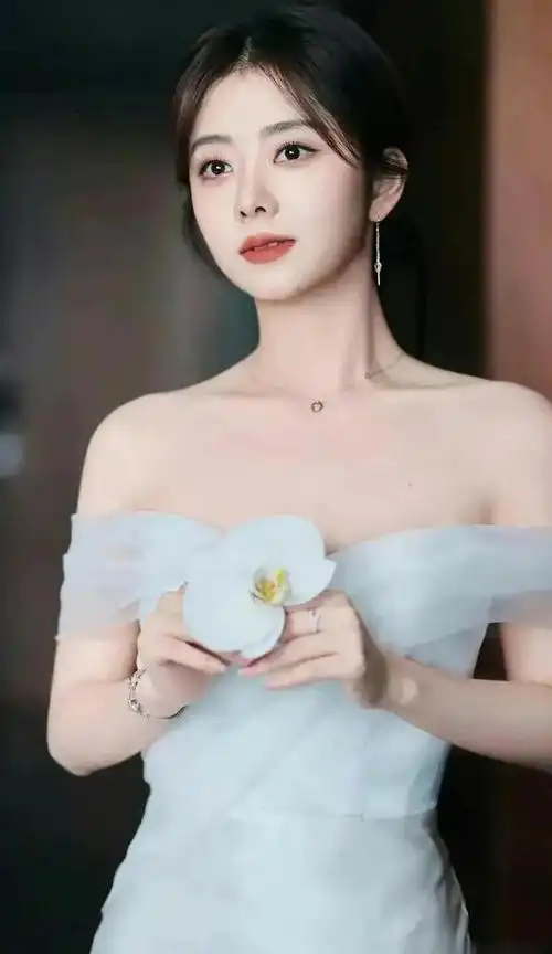 谭松韵的12张美照每张图片皆是珍藏版