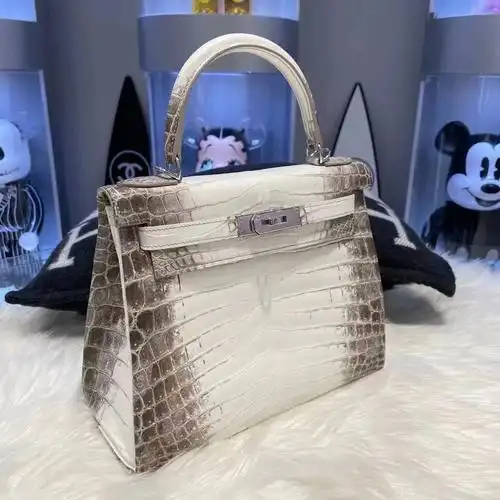 女士名牌包包排行榜前十名(最保值的10款奢侈品包包)