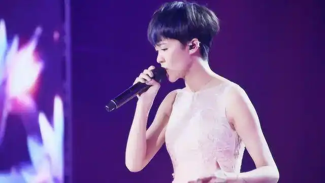 郁可唯蒙面演唱《独家记忆》声音太美了