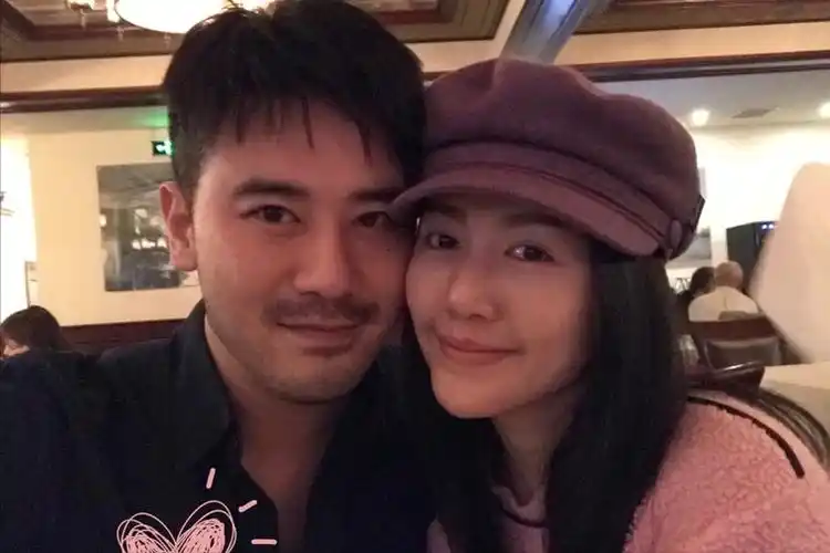 谭维维男友(歌手谭维维疑似当妈三年,丈夫陈亦飞是不少人的童年男神)