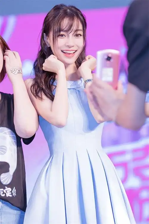 奔跑吧angelababy杨颖同款浅蓝色挂脖连衣裙修身中长裙百褶公主裙