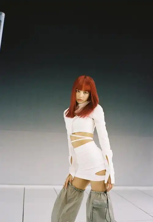 lisa红发造型酷美写真图片33