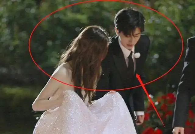 《跑男8》迎新会,蔡徐坤baby同框那一刻,这不就是王子跟公主么|杨颖