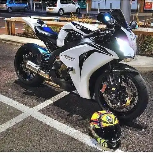 机车壁纸夜晚的摩托就问你美不美