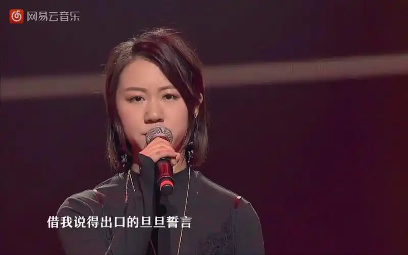 【谢春花搬运】硬地围炉夜谢春花献唱《借我》_哔哩哔哩_bilibili