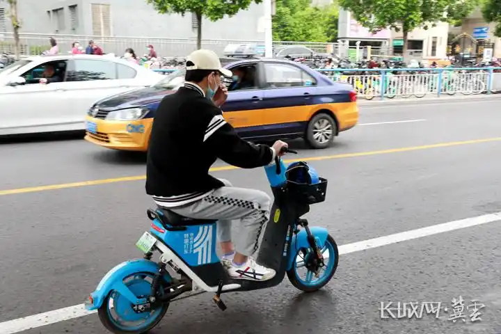 长城调查丨共享电单车的头盔困境如何破解