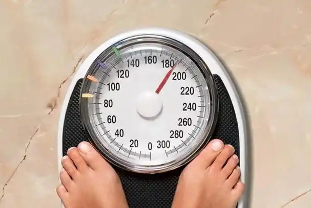 一个人的体重不仅影响其外观形象,还与其健康状况有着密切的关系.