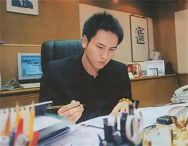 回顾汤臣集团公子汤珈铖父亲去世留上海133套房