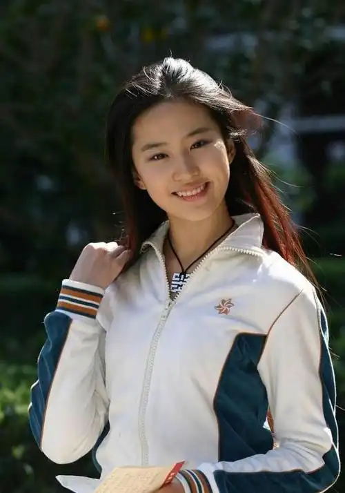神仙颜值刘亦菲18岁运动装旧照曝光小龙女造型惹回忆