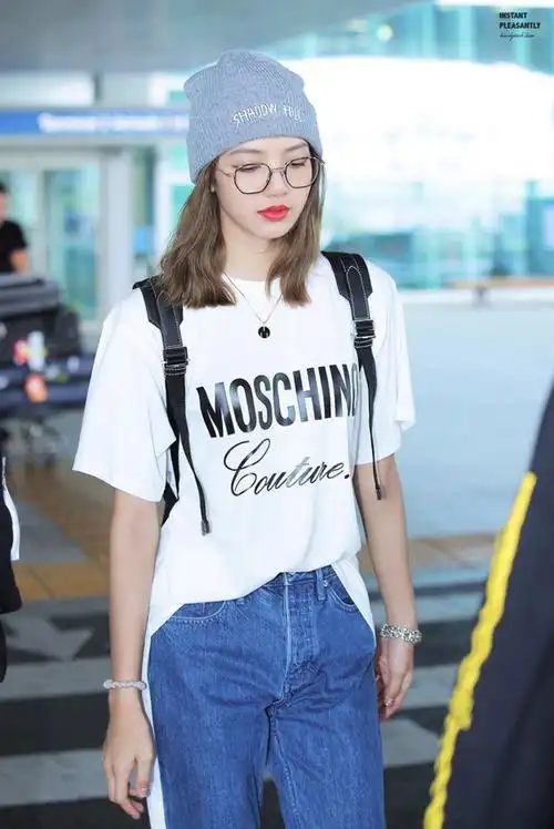 lisa 最具标志性的街拍,来看看不一样的lisa