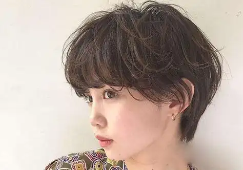 女生内扣空气刘海波波头发型短发波波头发型有什么样的款式呢?