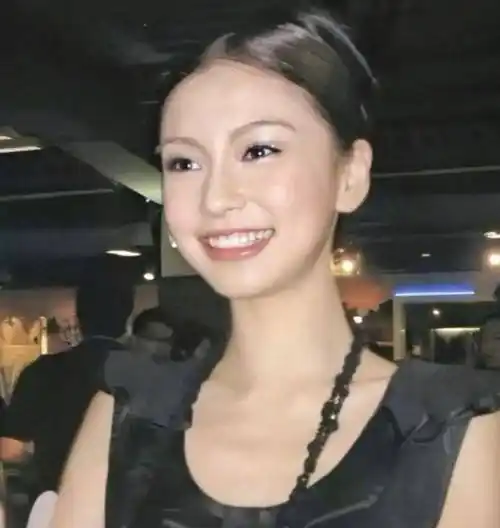 网曝angelababy旧照,刚出道时眼神青涩,网友:女大十八变_baby_杂志